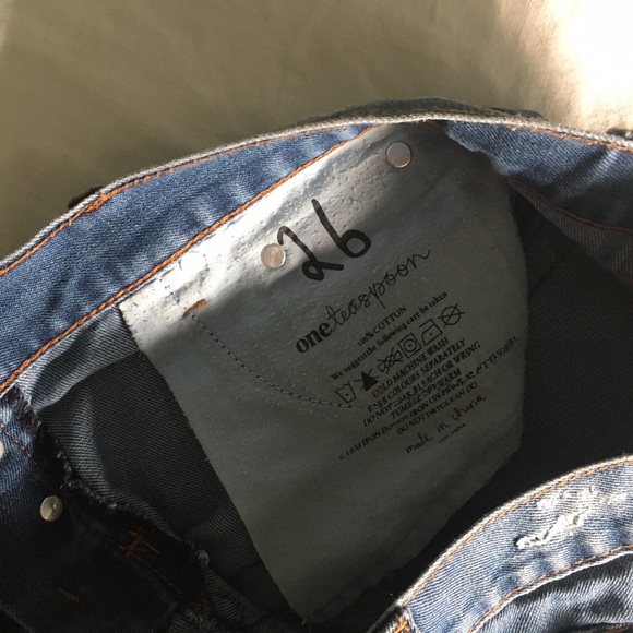 ONE TEASPOON SHORTS PERFECT CONDITION - Picture 3 of 4